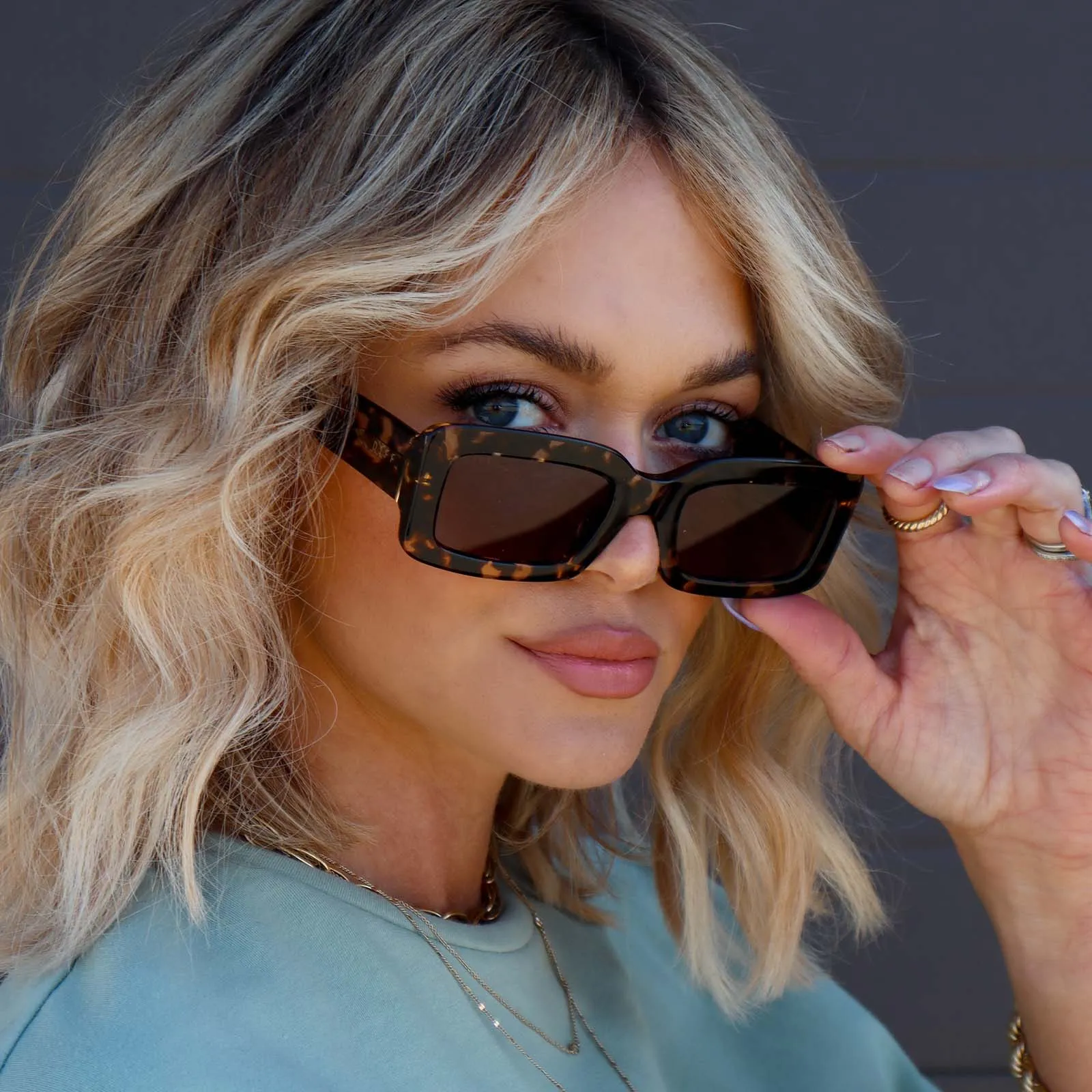 INDY - ESPRESSO TORTOISE   GREY SUNGLASSES